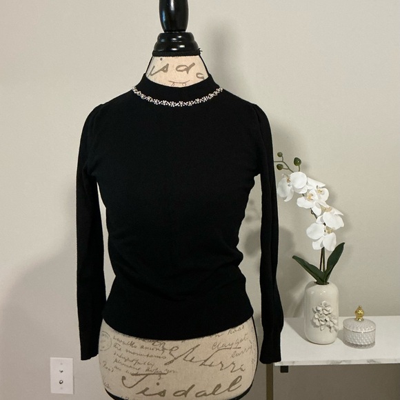 Elegant Black Women's sweater Top - Picture 2 of 9
